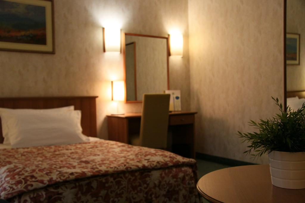 Hotel Karpos Скоп'є Номер фото