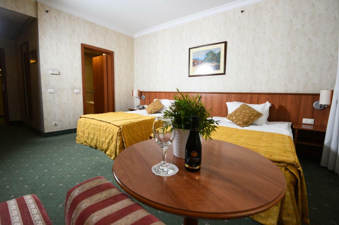 Hotel Karpos Скоп'є Екстер'єр фото